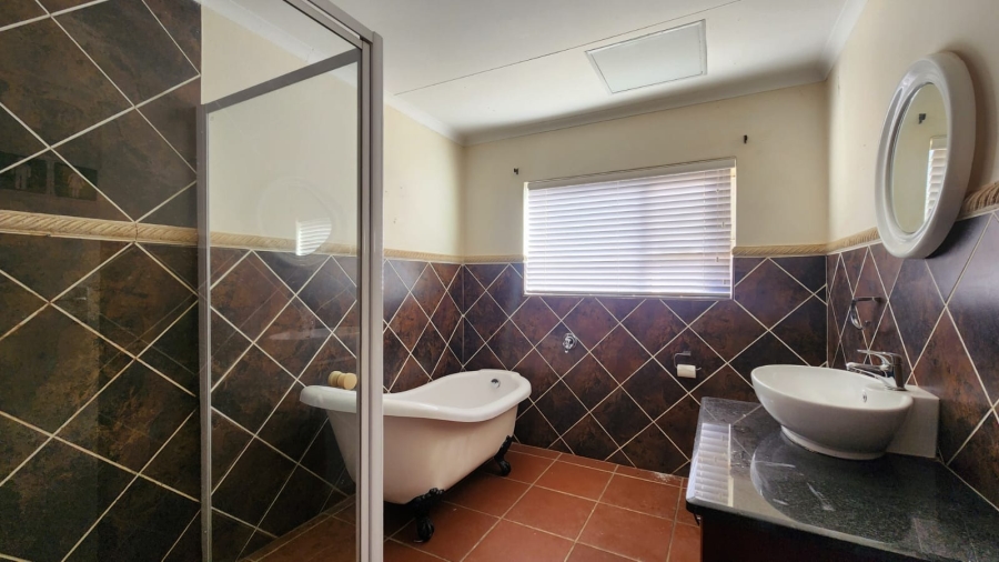 To Let 4 Bedroom Property for Rent in Schoemansville North West